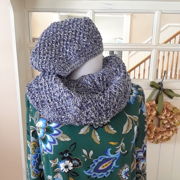 Gap Cable Knit Infinity Scarf & Beanie - Picture 6 of 7